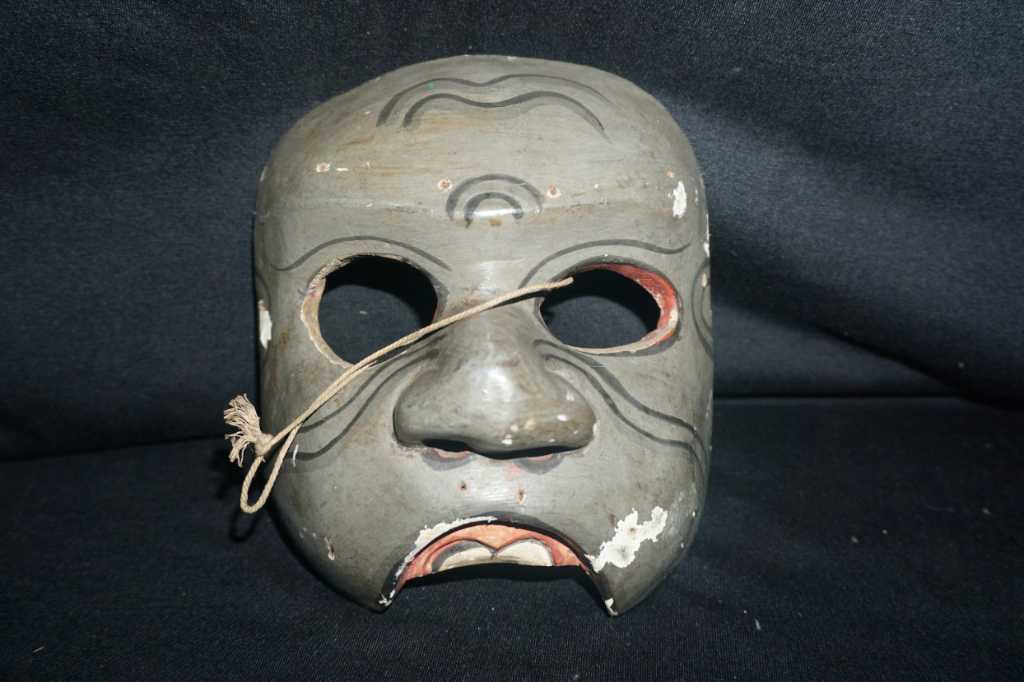 Topeng Tembem Antik