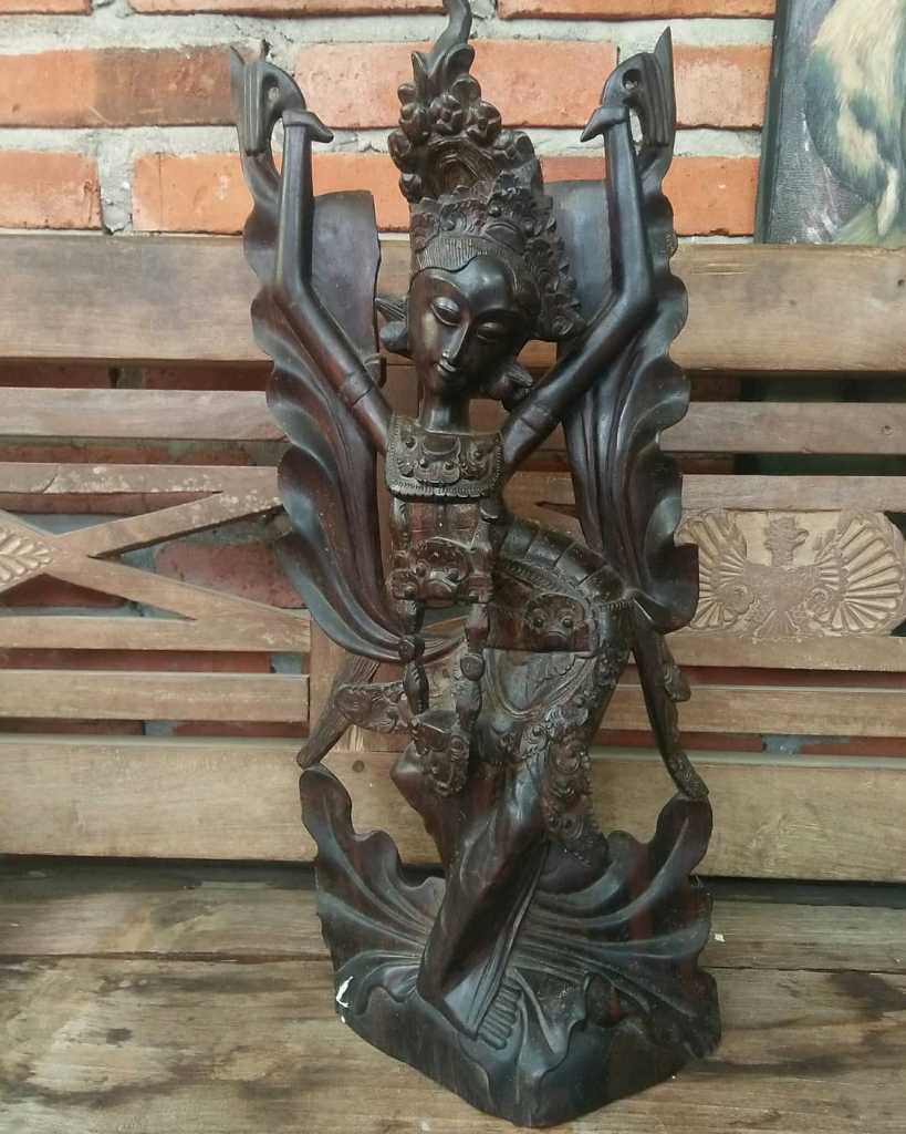 Patung Bali Bahan Kayu