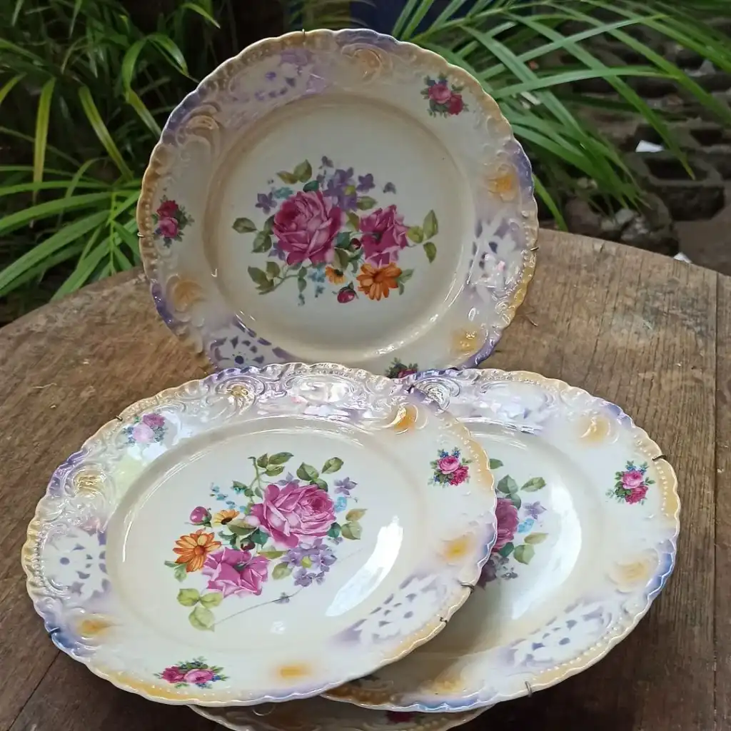 Piring Keramik Vintage