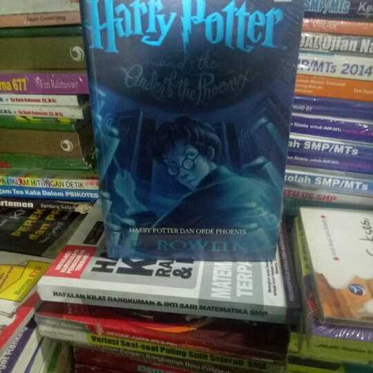 Novel Harry potter dan orde phoenix ; dumbledor