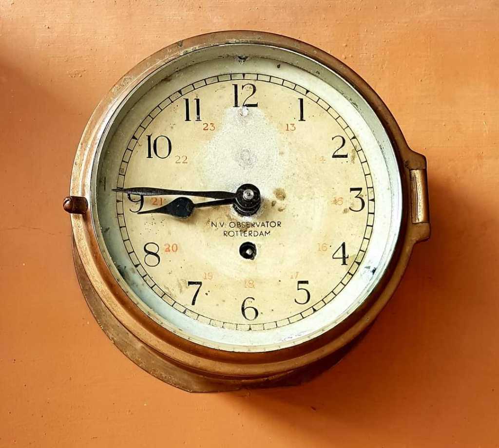 Jam Kapal Antik Tua Rotterdam 1 lubang