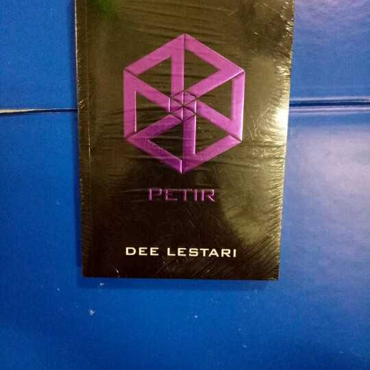 Novel Supernova petir ; dua tahun setelah roman mereka rampung