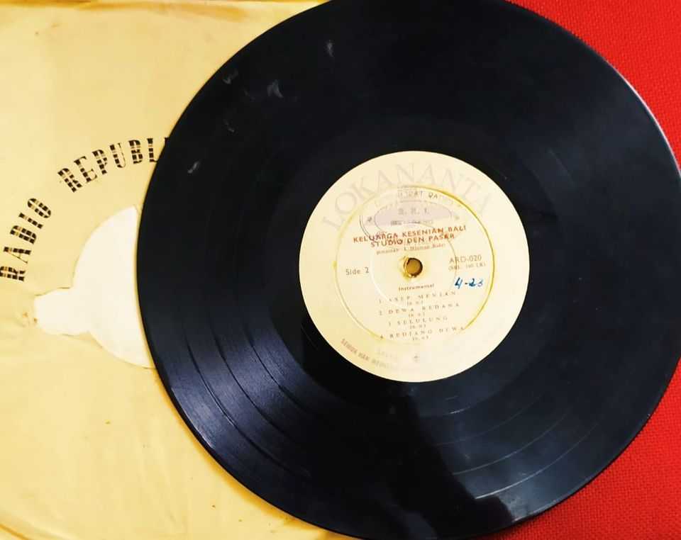 Piringan Hitam Antik