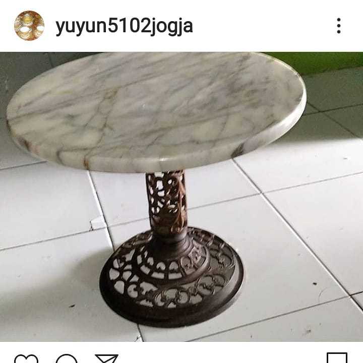 Meja marmer 4o cm tangkai bahan kuningan