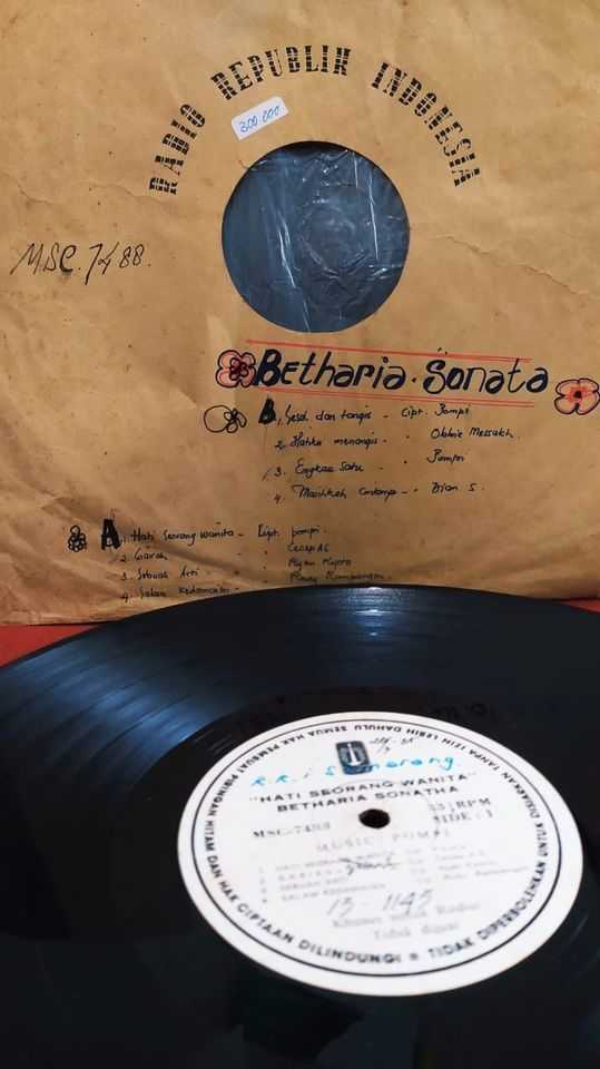 Piringan Hitam Album Koleksi Lagu Betharia Sonata