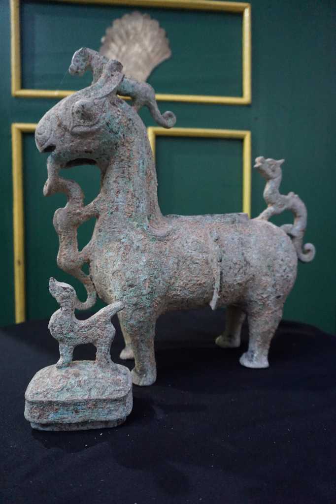 Tempat Perhiasan Perak Antik