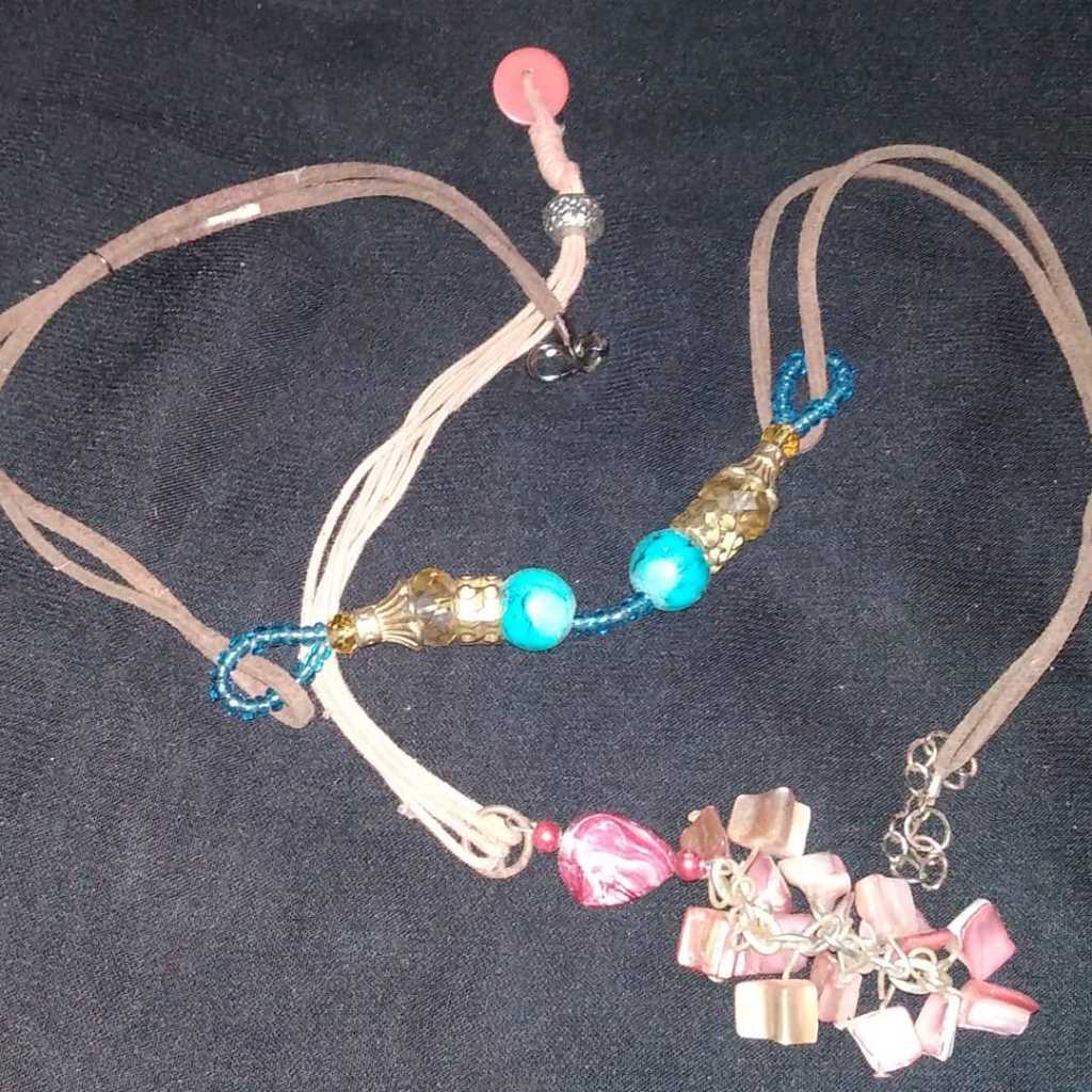 Kalung kain bandul arkilik