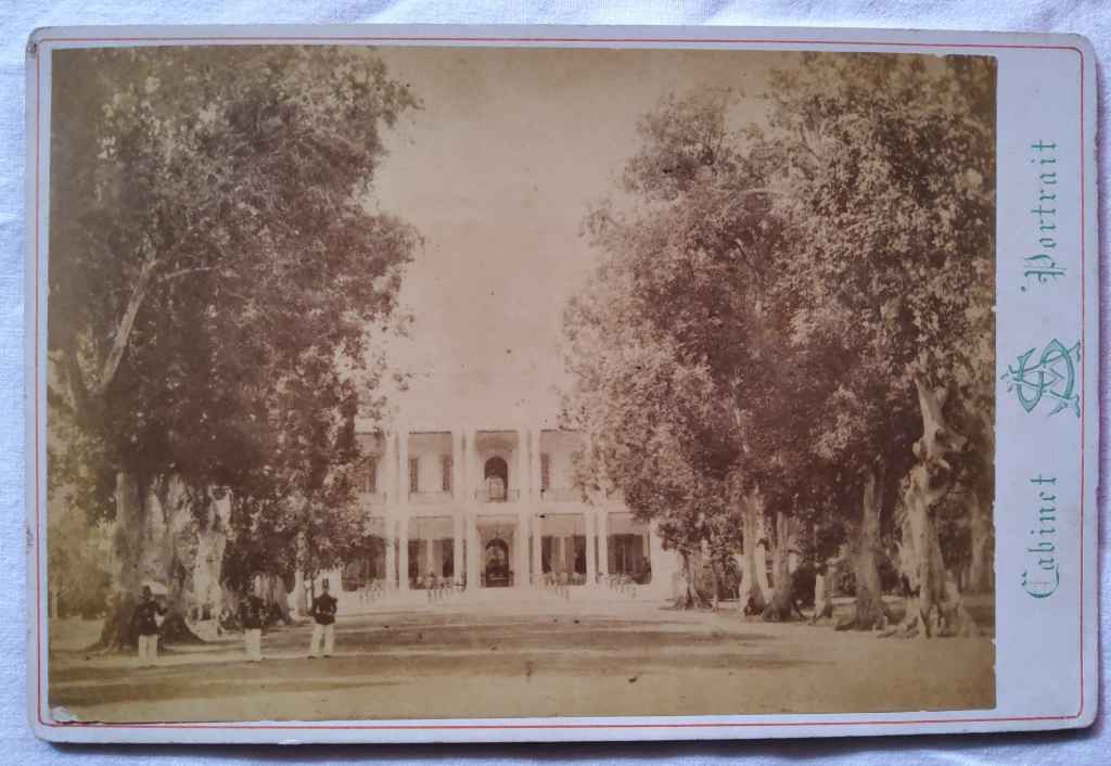 Foto Antik / Foto Kuno ; estimasi tahun 1870-an; ukuran 16,5cm x 11cm