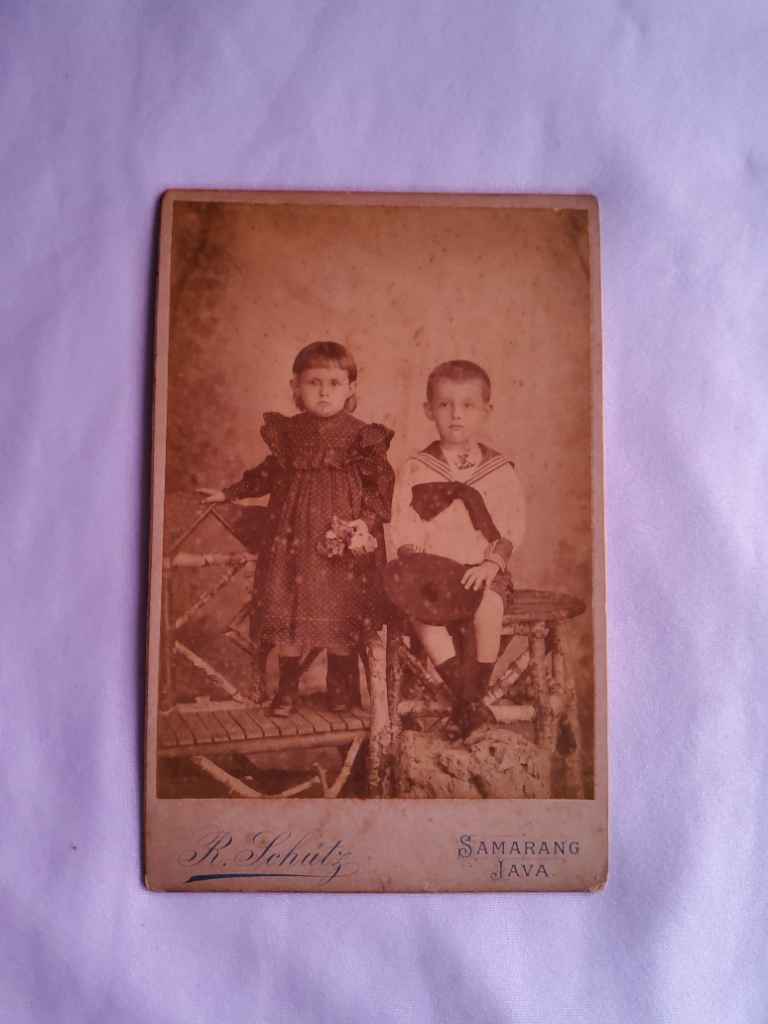 Foto Antik / Foto Kuno ; estimasi tahun 1870-an; ukuran 16,5cm x 11cm