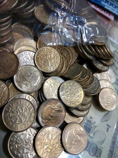 X557 lot 10 keping koin 50 sen dipanegara kilau lihat diakripsi