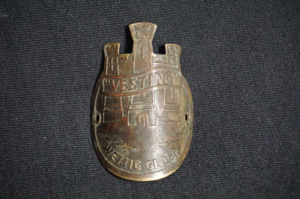 Emblem Plat Sepeda Ontel Merk Vesting