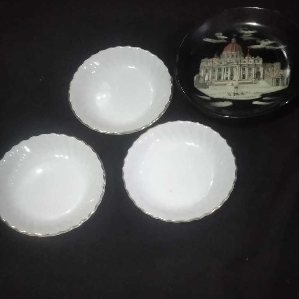 Piring Keramik Vintage