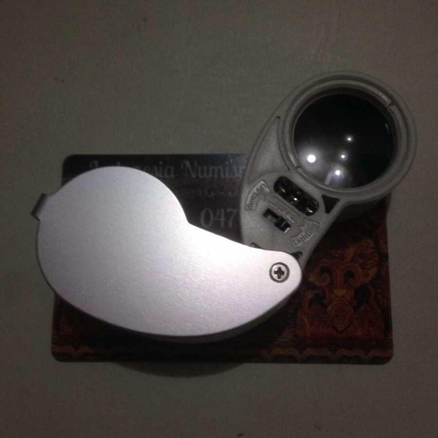 Kaca pembesar plus LED