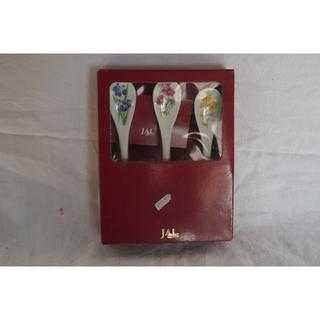 Souvenir Sendok isi 3 + Box