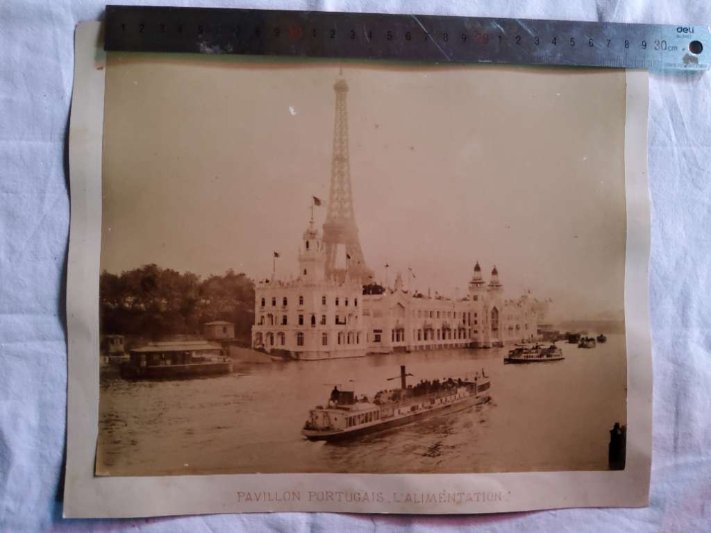 Foto antik / Foto kuno "dua muka" (Entree De L'Horlogerie dan La Ceramique) ; estimasi tahun 1900-an awal; ukuran 28cm x 22,5cm .