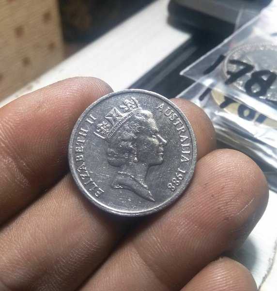 A 1791 Koin Kuno Elizabeth 2 10Cent Tahun 1988 Bekas Pakai Kondisi Sesuai Gambar