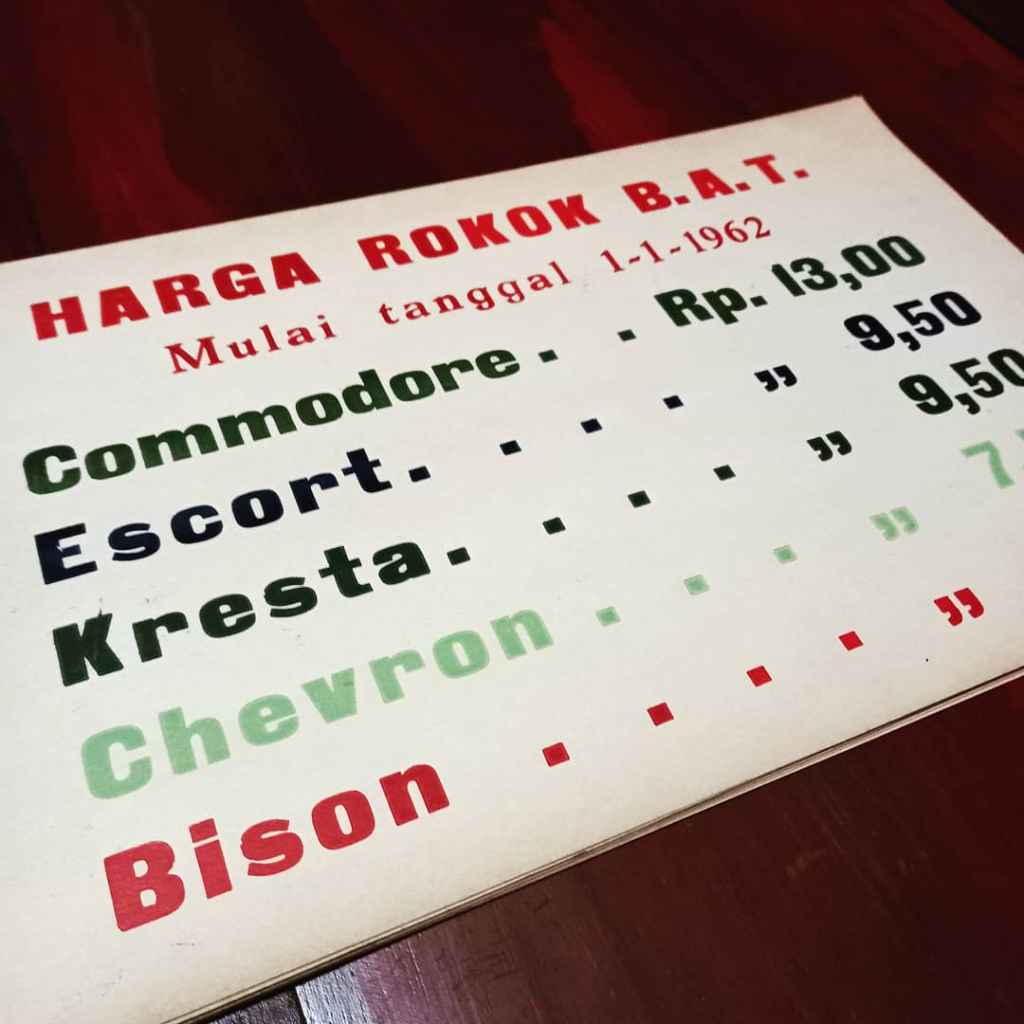 Iklan kertas daftar harga rokok BAT