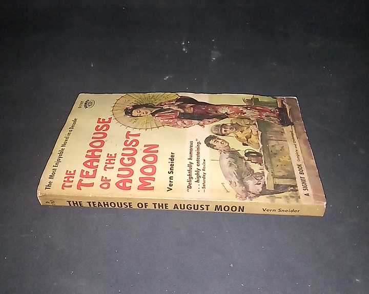 Novel THE TEAHOUSE OF THE AUGUST MOON - By Vernnn Smeiderrr - Printed in U S A - Tahun 1960