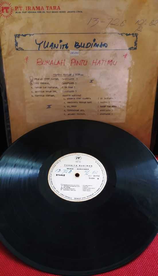 Piringan Hitam Yuanita Budiman - Bukalah Pintu Hatimu