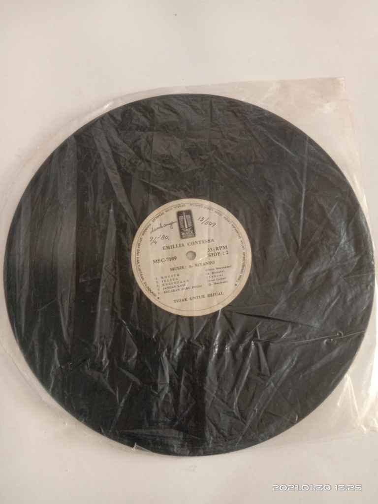 Piringan Hitam Emillia Contessa