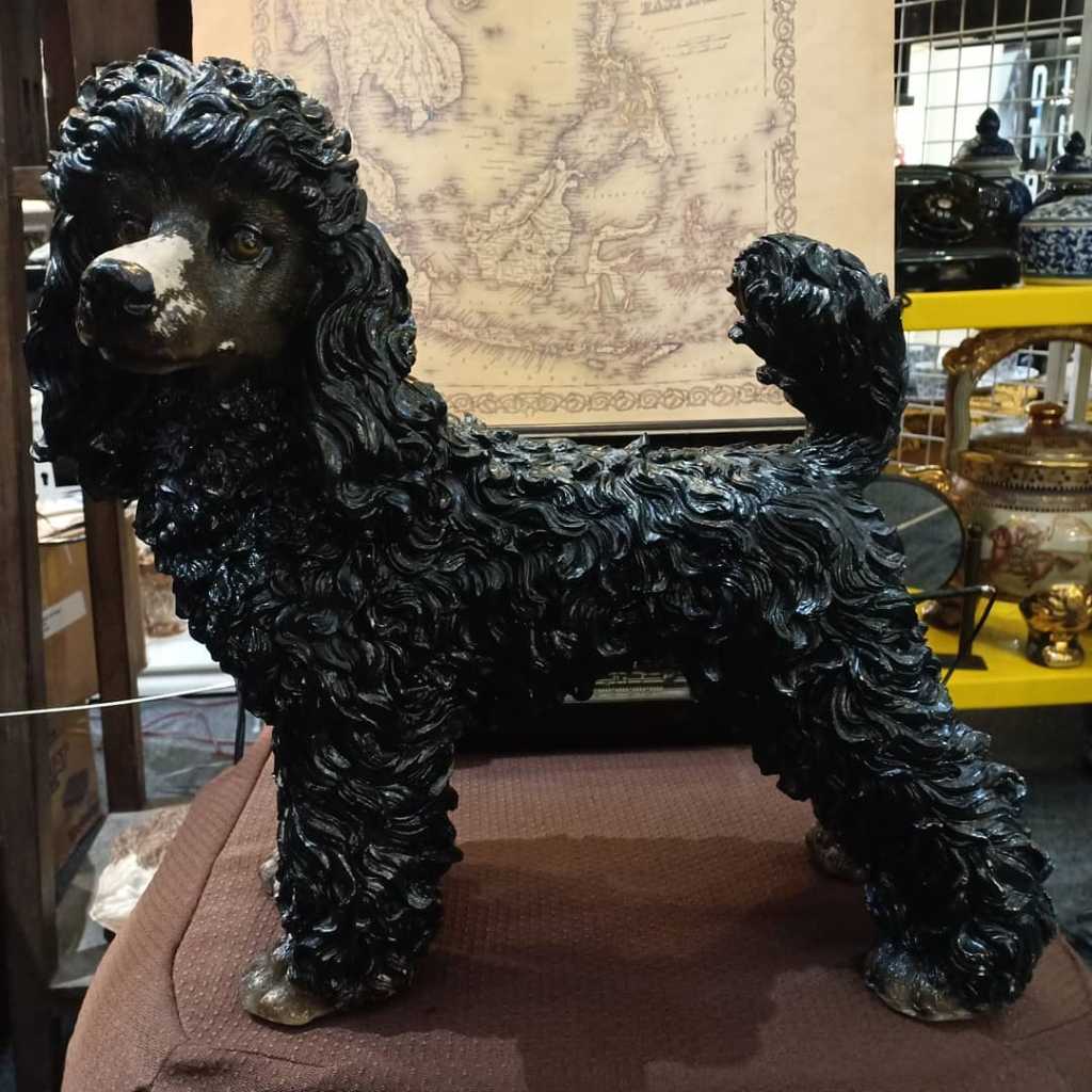 Patung Anjing Poodle Eropa
