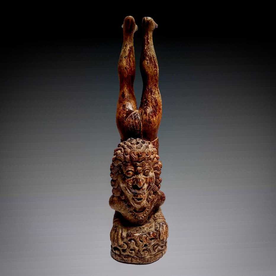Patung Antik Bahan Kayu