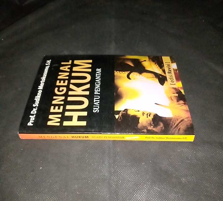 Buku MENGENAL HUKUM Suatu Pengantar - Oleh Prof Dr Sudikno Mertokusumo - Terbitan Cahaya Atma Pustaka - Tahun 2010