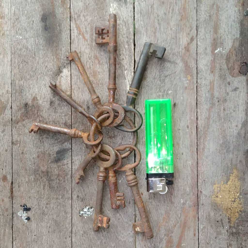 9 anak kunci vintage