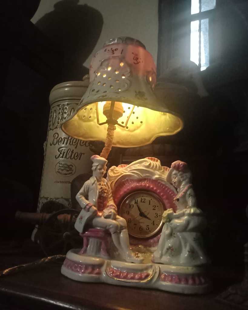 lampu meja Bufet Tuan Dan Nyonya