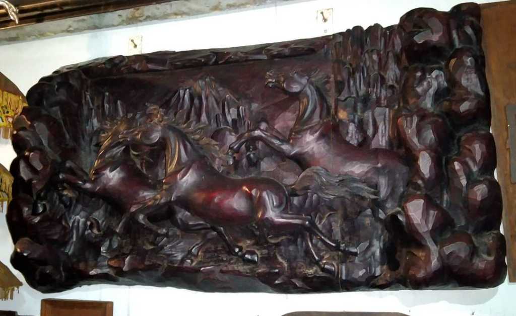 Ukiran dinding ukuran jumbo