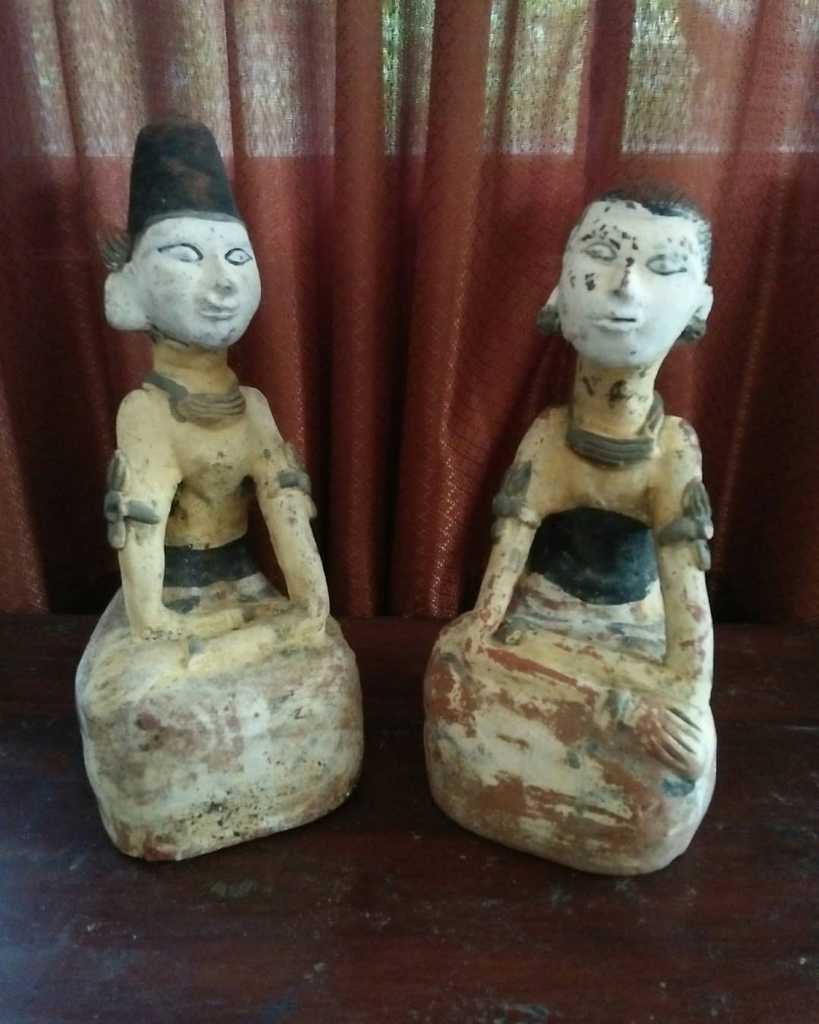 A pair of loroblonyo ~ Terracota