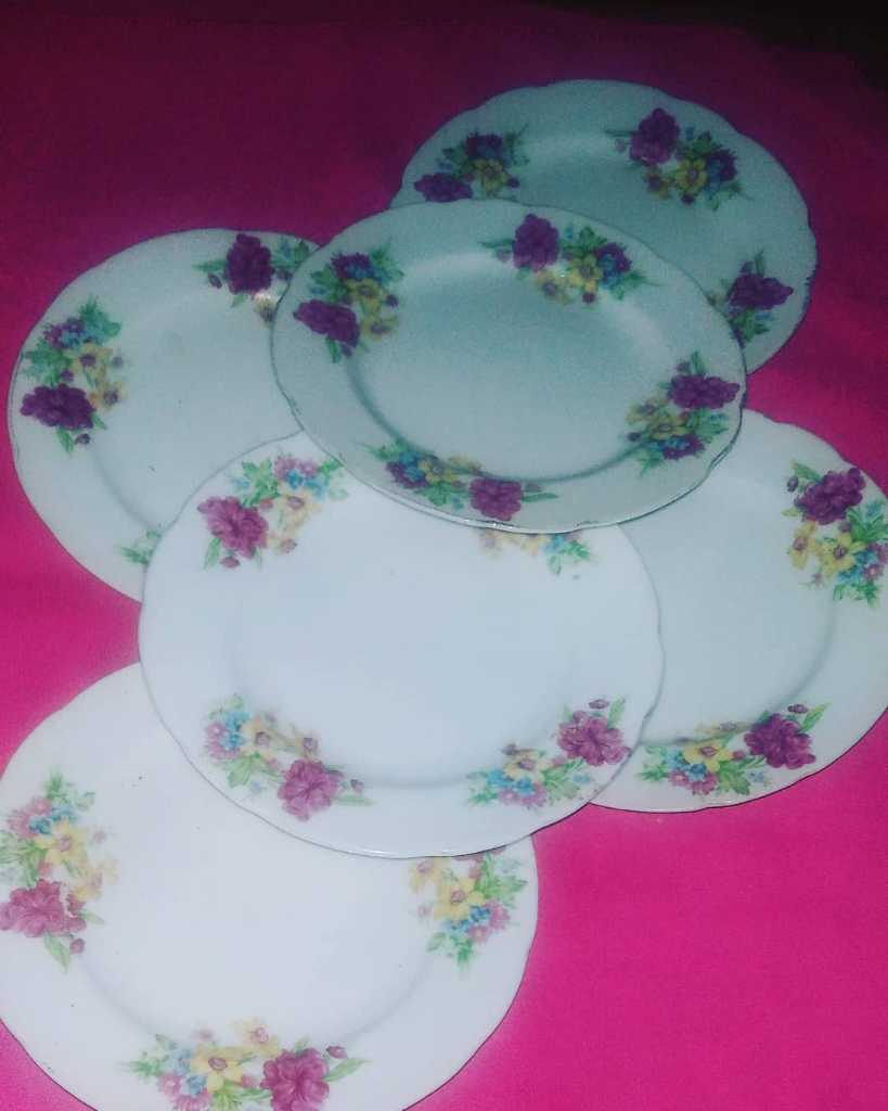 Piring Keramik Vintage