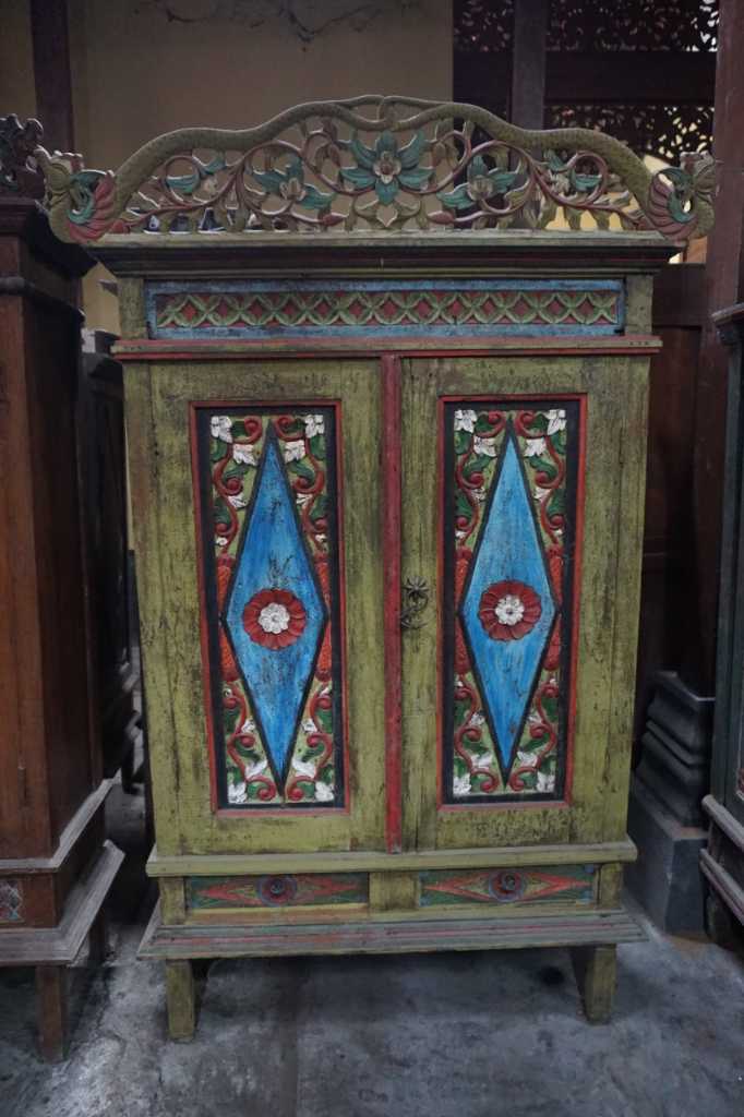 Almari Serenan Hijau Biru