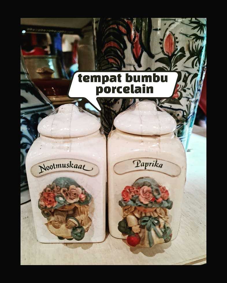 Sepasang Tempat Bumbu