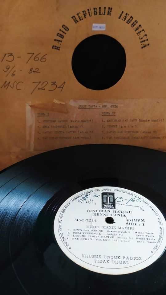 Piringan Hitam Rintihan Hatiku - Renni Tania