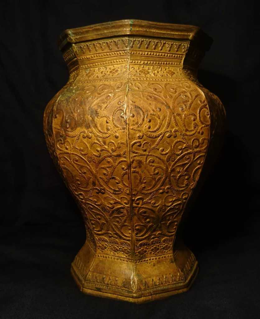 Vas Kuningan Vintage