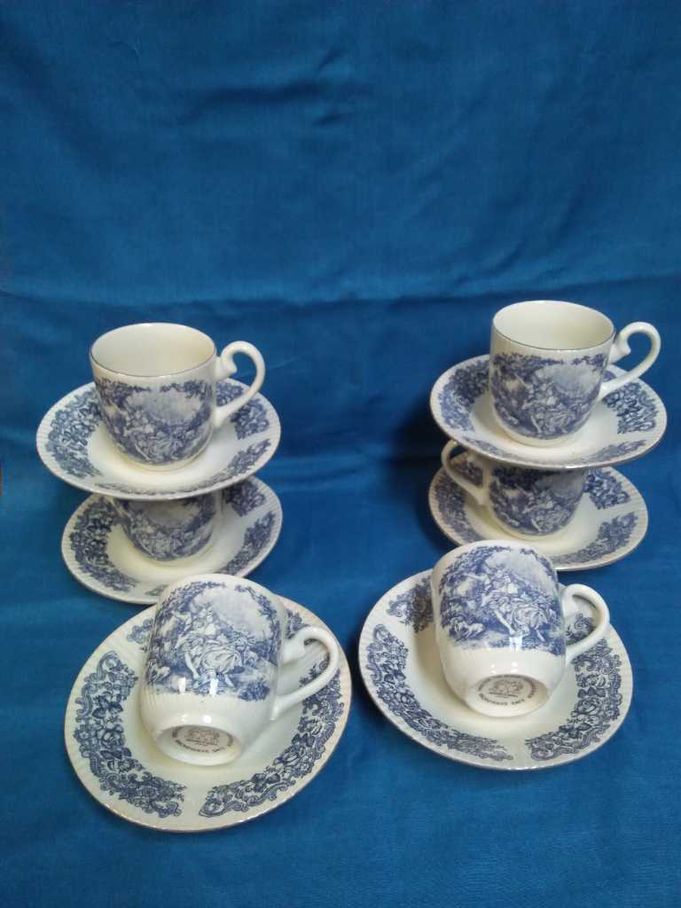 Cangkir Keramik Antik