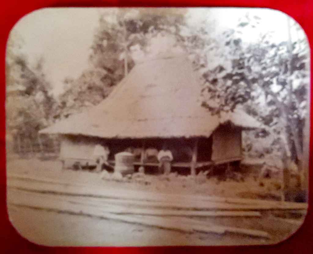 Foto antik estimasi tahun 1870-an awal; ukuran 24,5cm x 19cm (C0020)