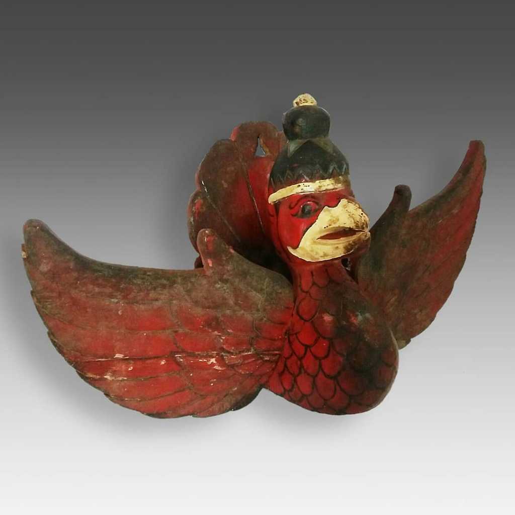 Patung Karakter Garuda Bahan Kayu
