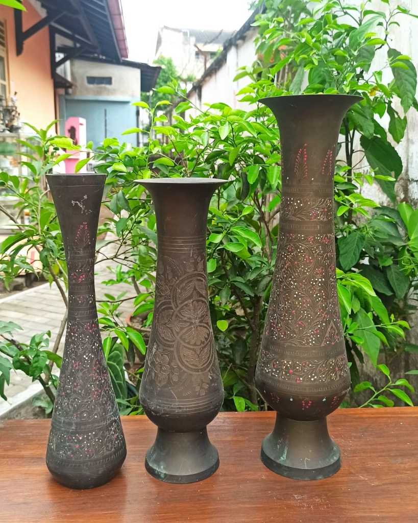Vas Kuningan Vintage