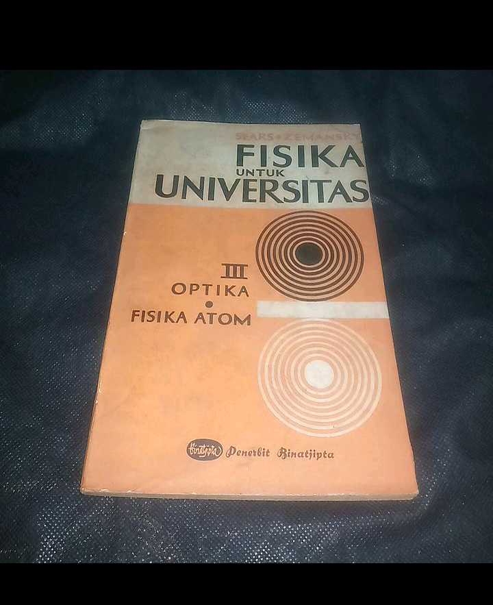 Buku FISIKA Untuk UNIVERSITAS III - Oleh Francis Weston Sears - Disadur oleh Ir Nabris Katib - Terbitan Binatjipta - Cetakan Pertama - Tahun 1972 - Masih EDJAAN LAMA
