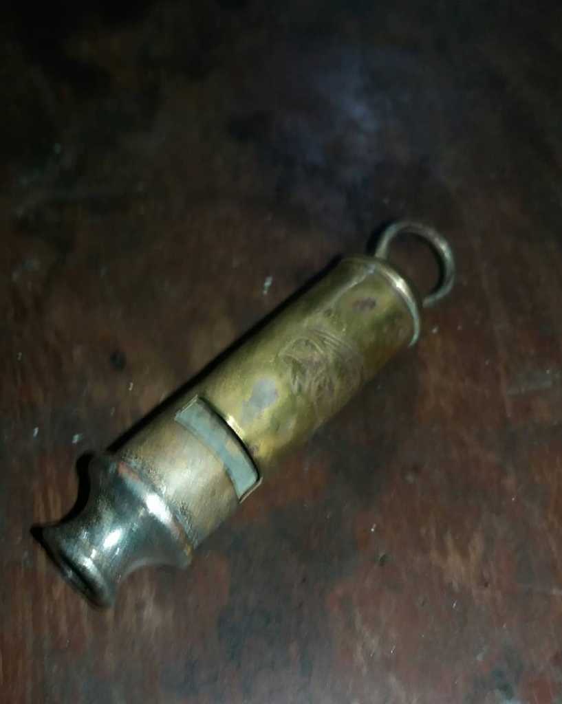 Peluit kuningan Okin singh made in hongkong