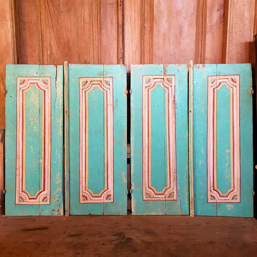 4 Lembar Jendela tua