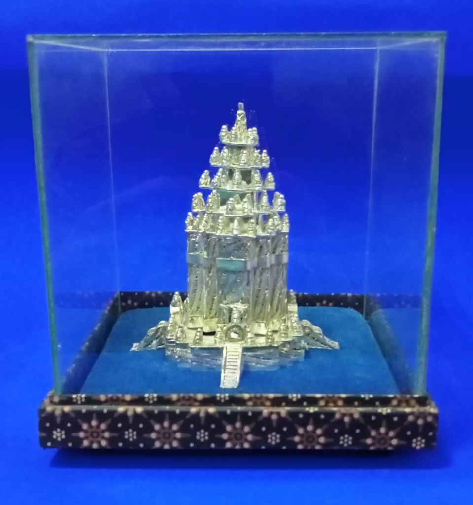 Miniatur Candi Bahan Tembaga Dan Perak