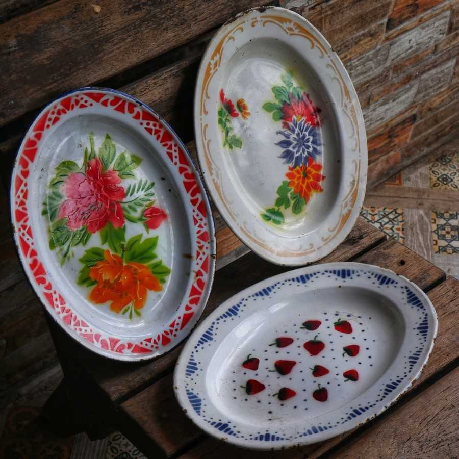 Nampan Enamel Vintage