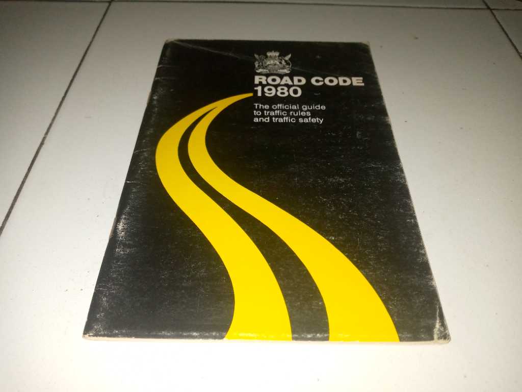 Buku ROAD CODE 1980 The Official Guide to Traffic Rules and Traffic Safety Terbitan WELLINGTON