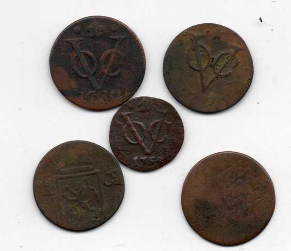 A 1675 LOT 5 keping Koin VOC beerbeda Tahun Kondisi Sesuai Gambar