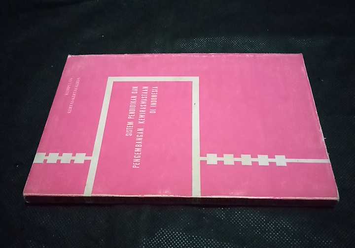 Buku SISTEM PENDIDIKAN DAN PENGEMBANGAN KEWIRASWASTAAN DI INDONESIA - Terbitan Panitia Penyelenggara Lokakarya Sistem Pendidikan dan Pengembangan KEWIRASWASTAAN di. Indonesia - Cetakan Pertama  - Tahu