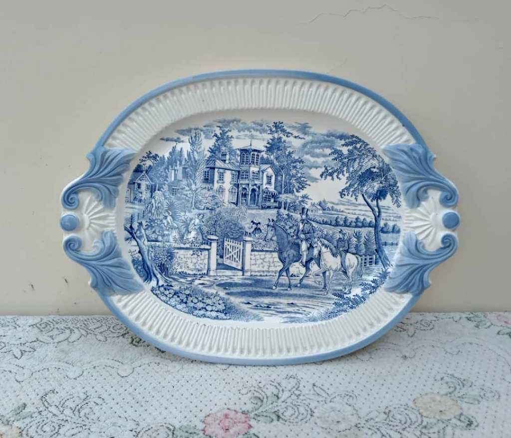 Nampan Keramik Eropa Antik