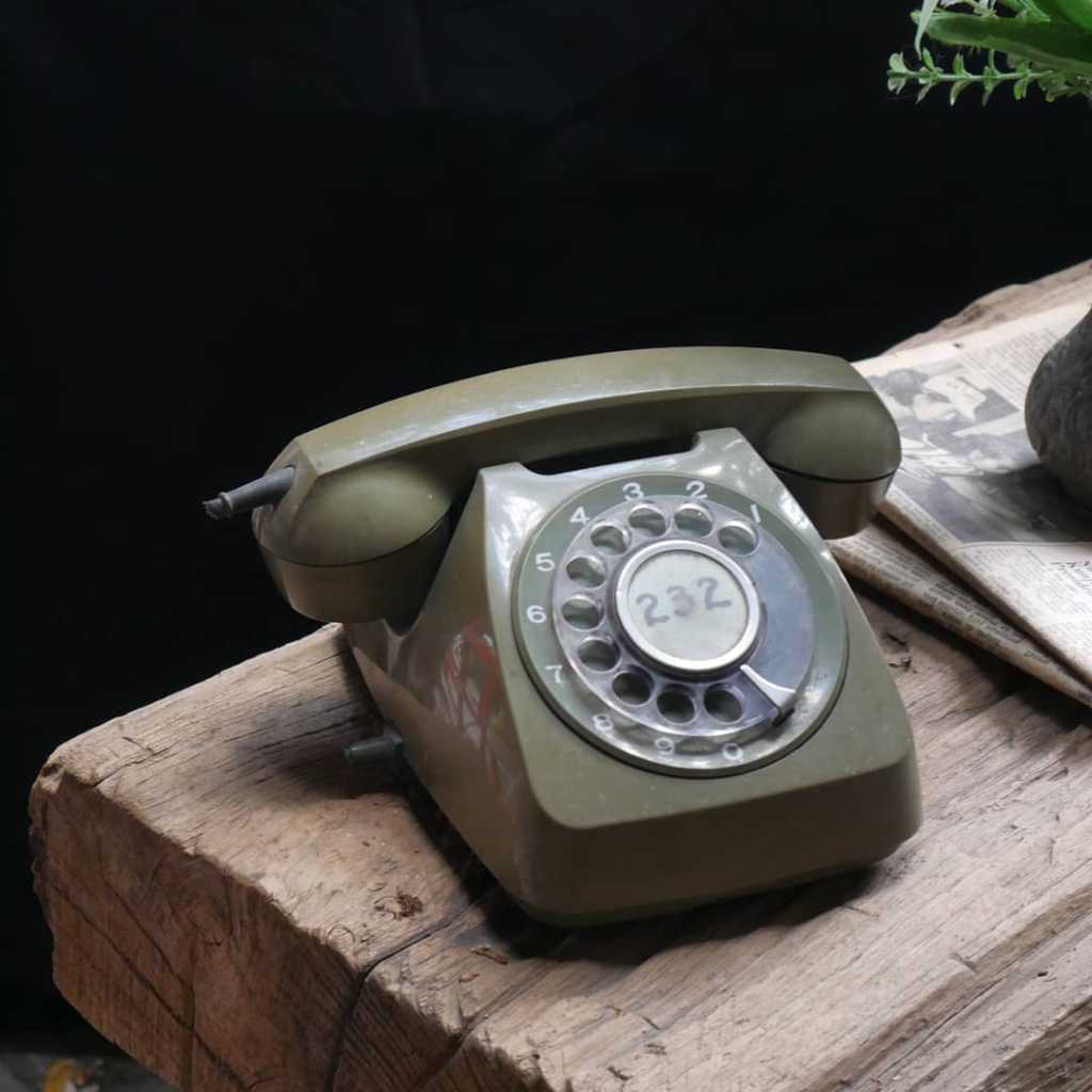 Telepon Putar. Kabel putus.